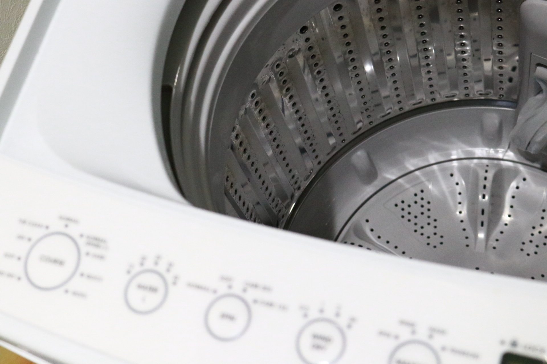 洗濯機の臭いの原因と対処法！洗濯機につく臭いの予防方法を解説