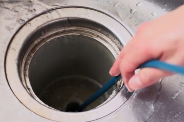 下水の臭いが洗濯機の排水口からする原因と悪臭を消す方法